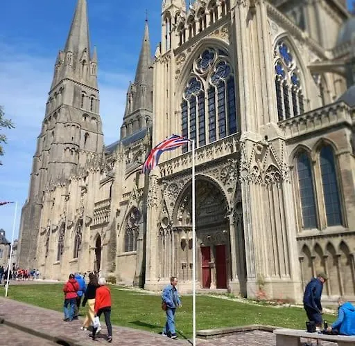 Le Petit Bayeusain Apartment *