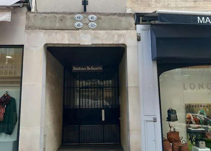 Le Petit Bayeusain Apartment